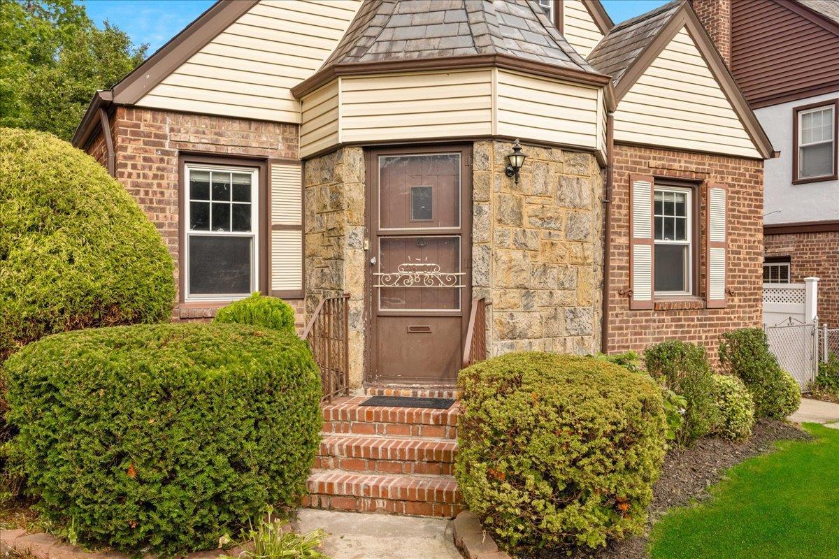 Single Family 212th Street  Queens, NY 11364, MLS-890171-4