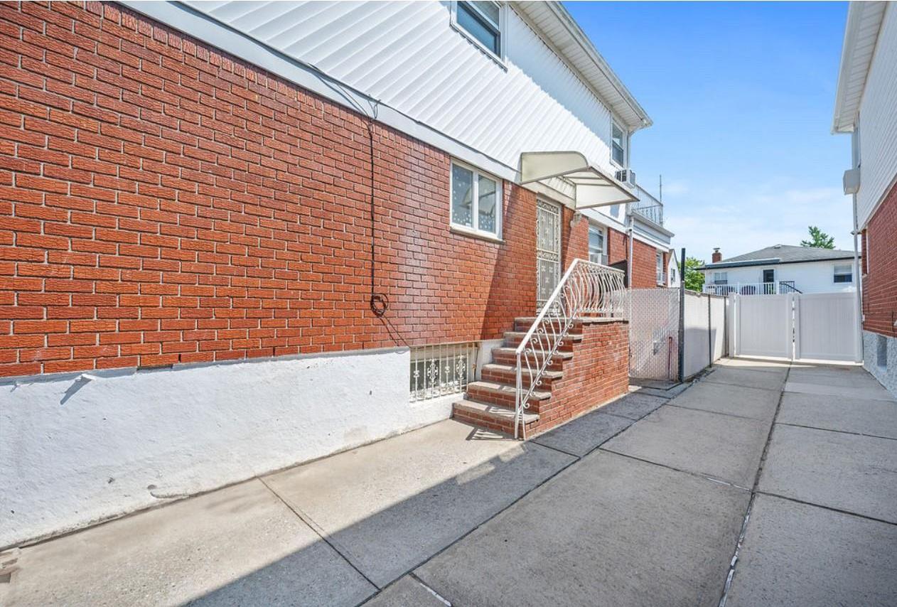 Single Family 96th Queens, NY 11414, MLS-890184-23