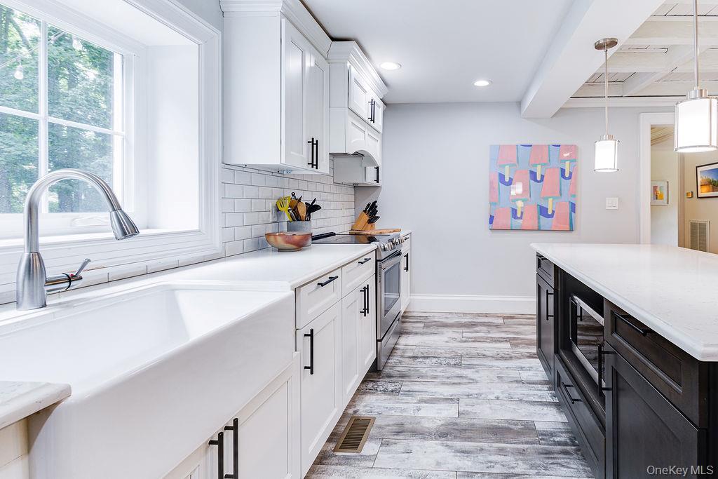 Single Family Landing  Suffolk County, NY 11787, MLS-890198-28