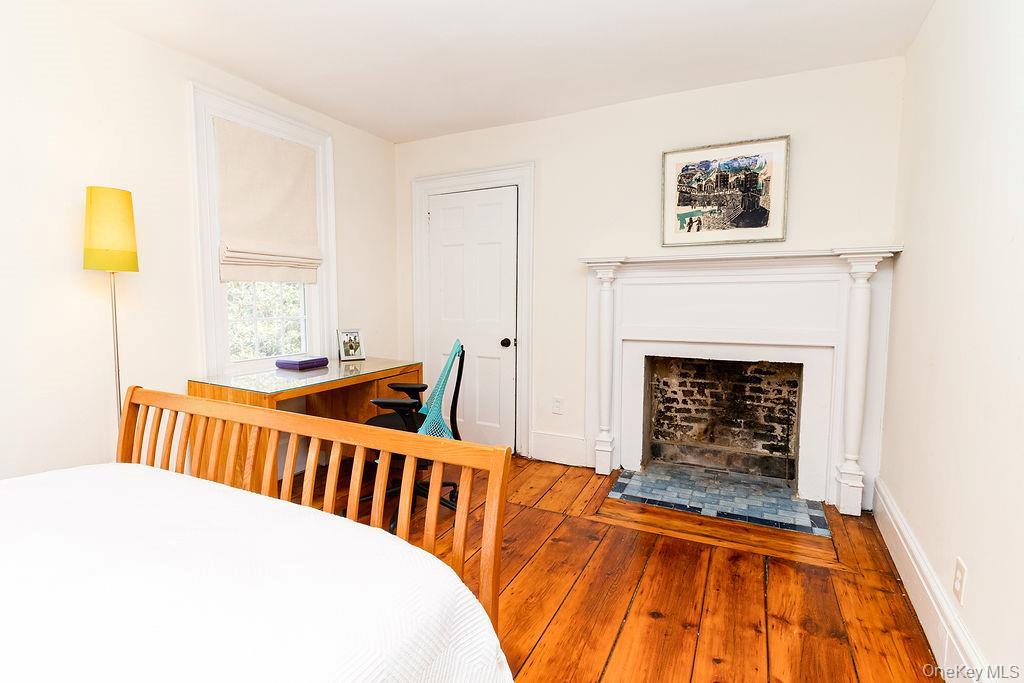 Single Family Landing  Suffolk County, NY 11787, MLS-890198-33