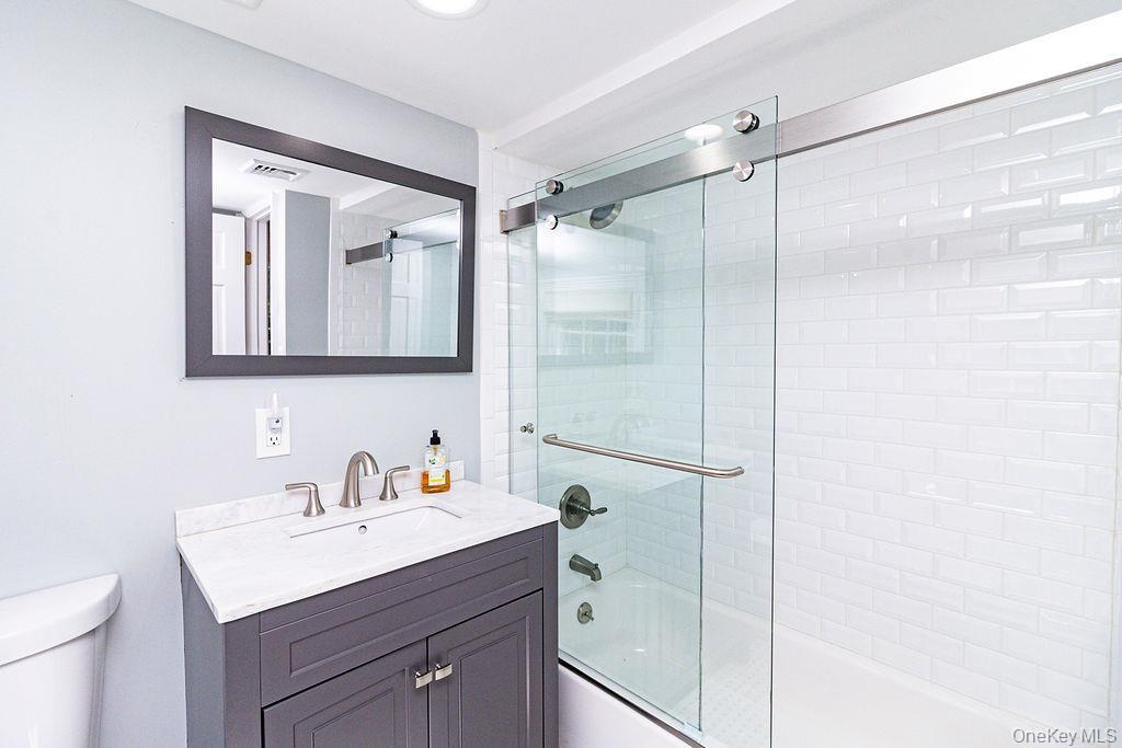 Single Family Landing  Suffolk County, NY 11787, MLS-890198-36