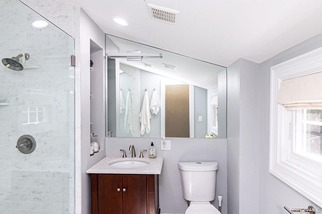 Single Family Landing  Suffolk County, NY 11787, MLS-890198-39