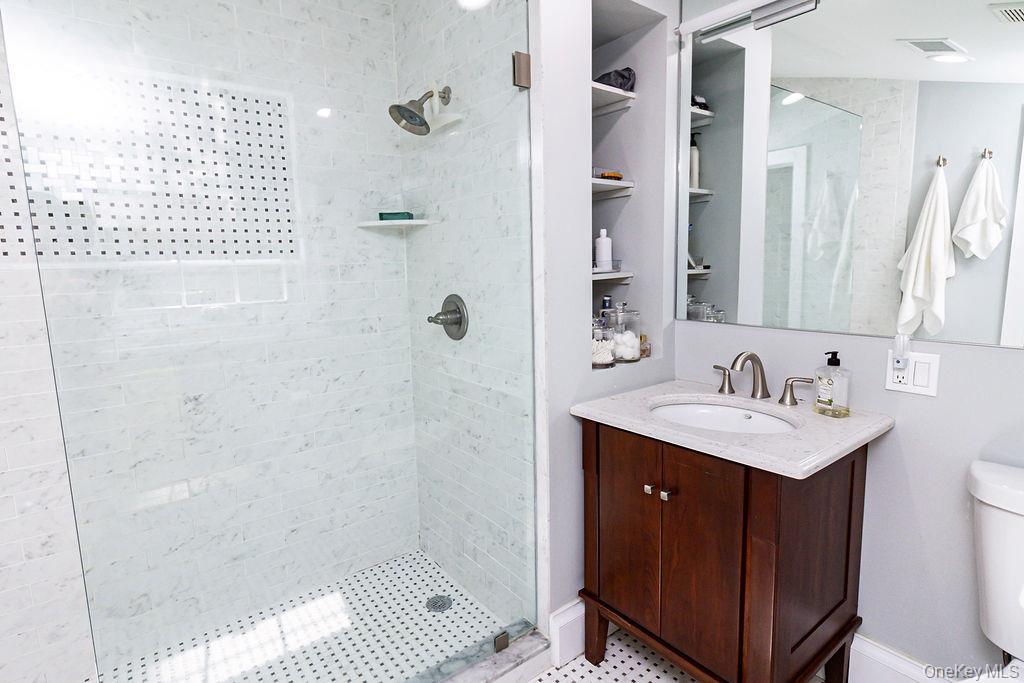 Single Family Landing  Suffolk County, NY 11787, MLS-890198-40