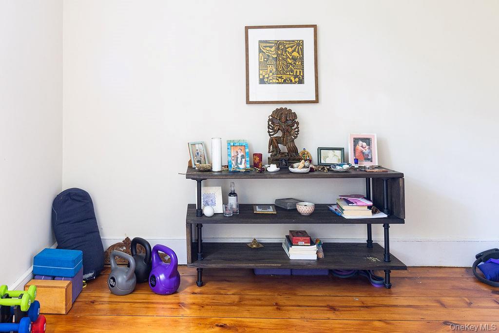 Single Family Landing  Suffolk County, NY 11787, MLS-890198-42