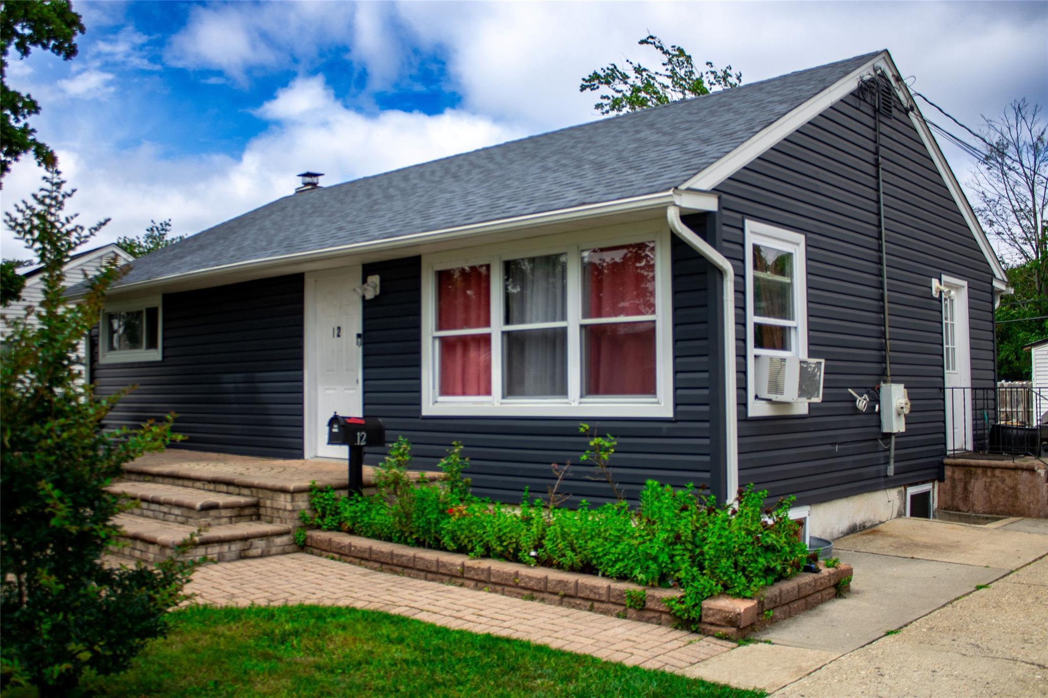 Single Family Silverpine  Suffolk County, NY 11701, MLS-890221-2
