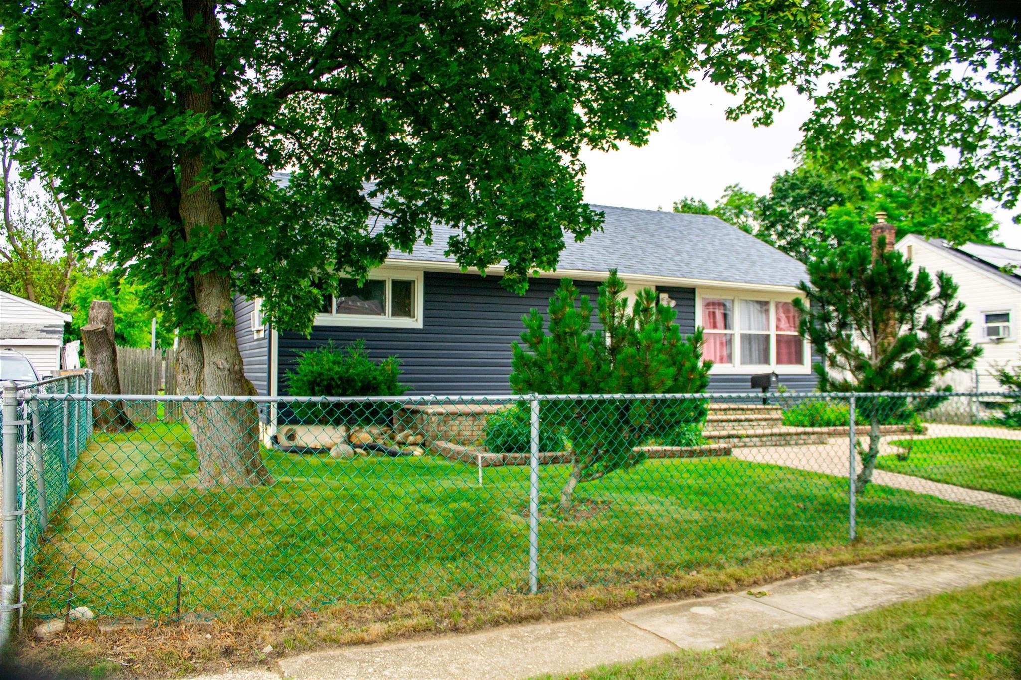Single Family Silverpine  Suffolk County, NY 11701, MLS-890221-3