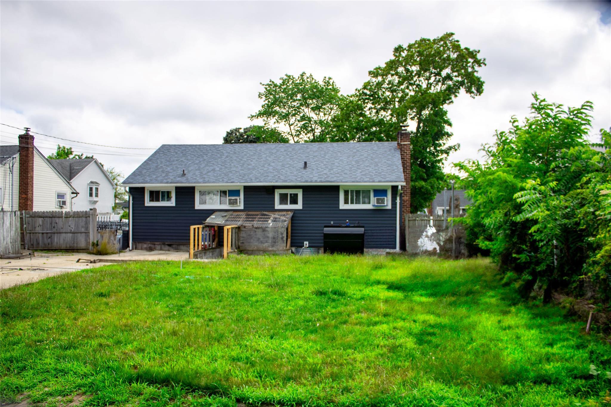 Single Family Silverpine  Suffolk County, NY 11701, MLS-890221-4