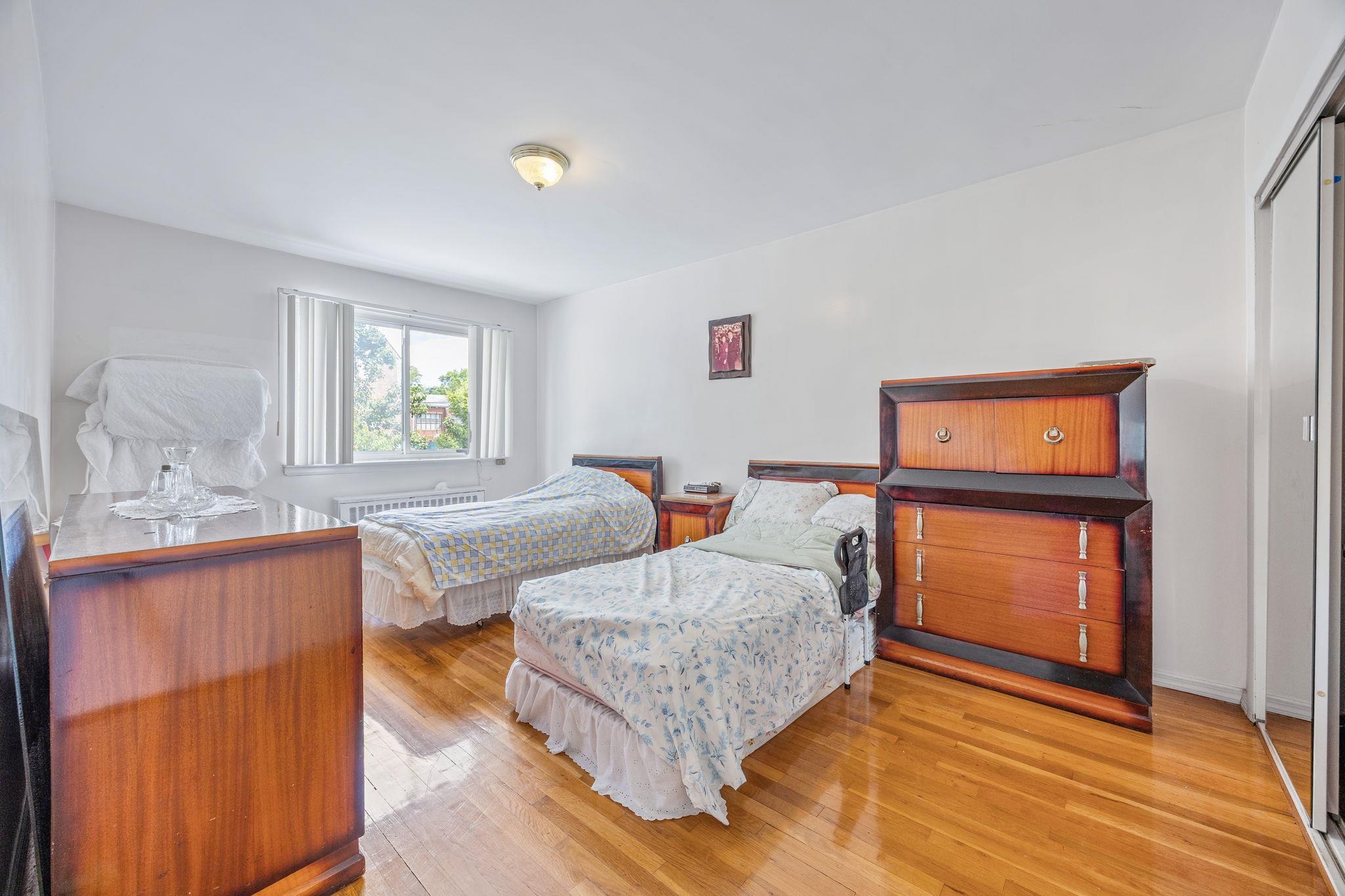 Single Family 71st  Queens, NY 11367, MLS-890269-12