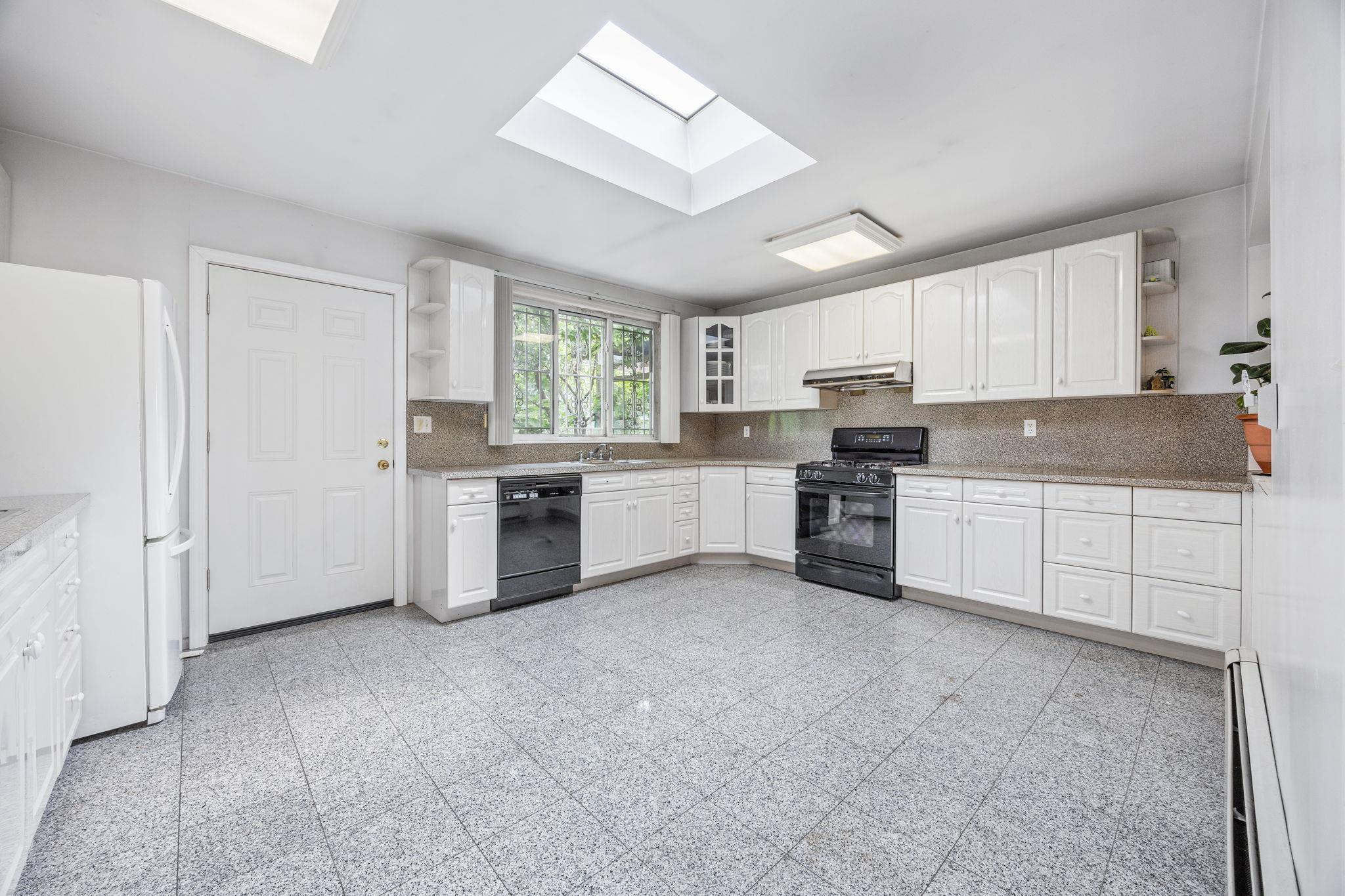 Single Family 71st  Queens, NY 11367, MLS-890269-2