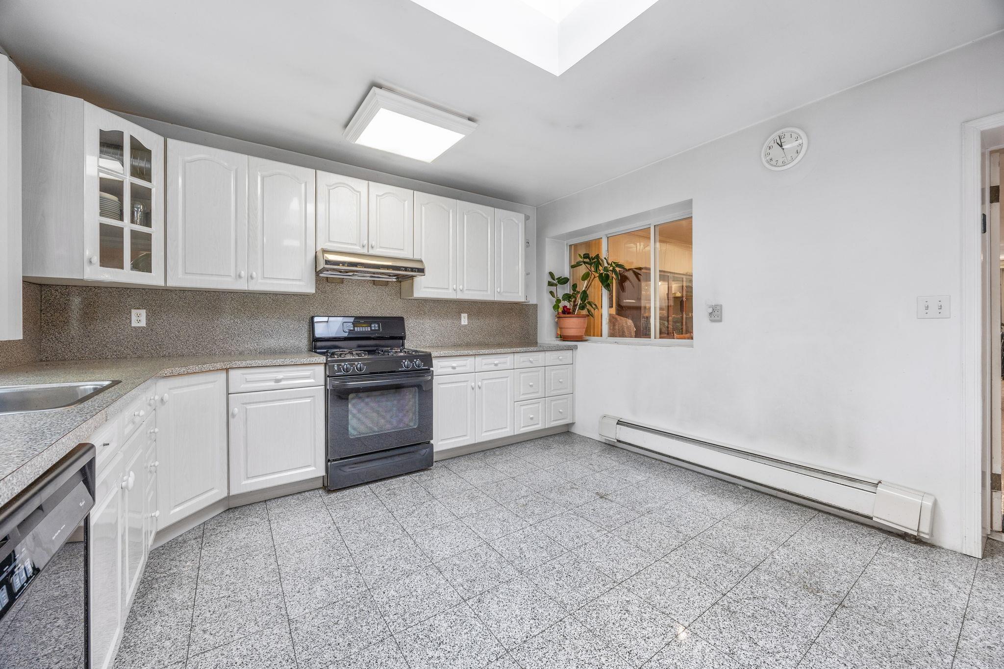 Single Family 71st  Queens, NY 11367, MLS-890269-3