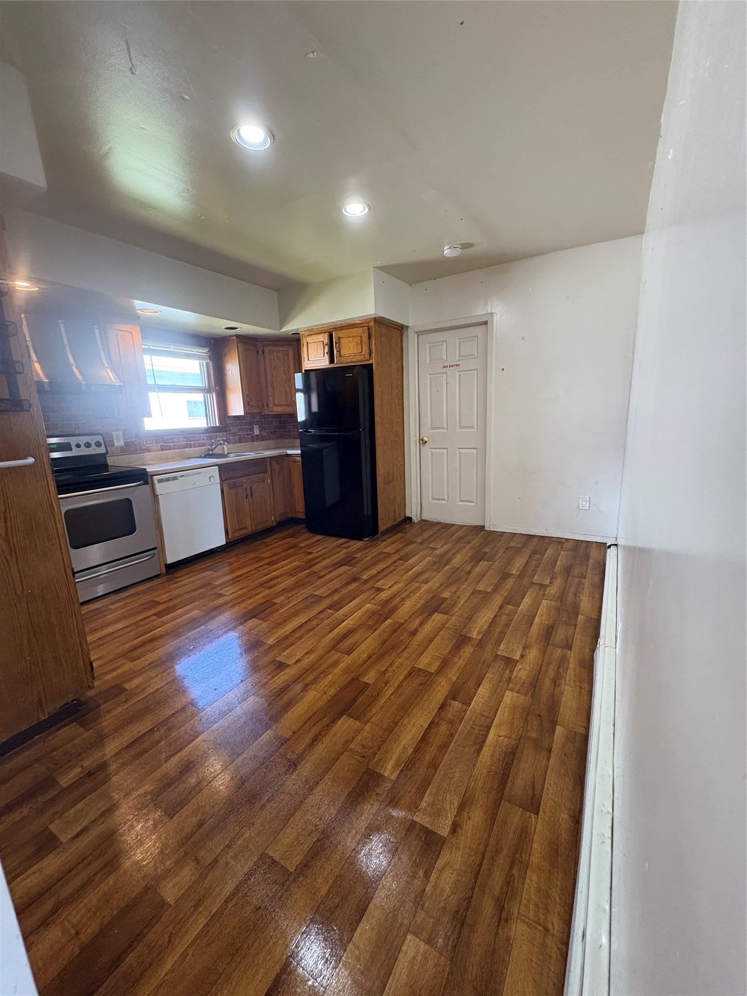 Single Family Lynbrook  Suffolk County, NY 11951, MLS-890292-7