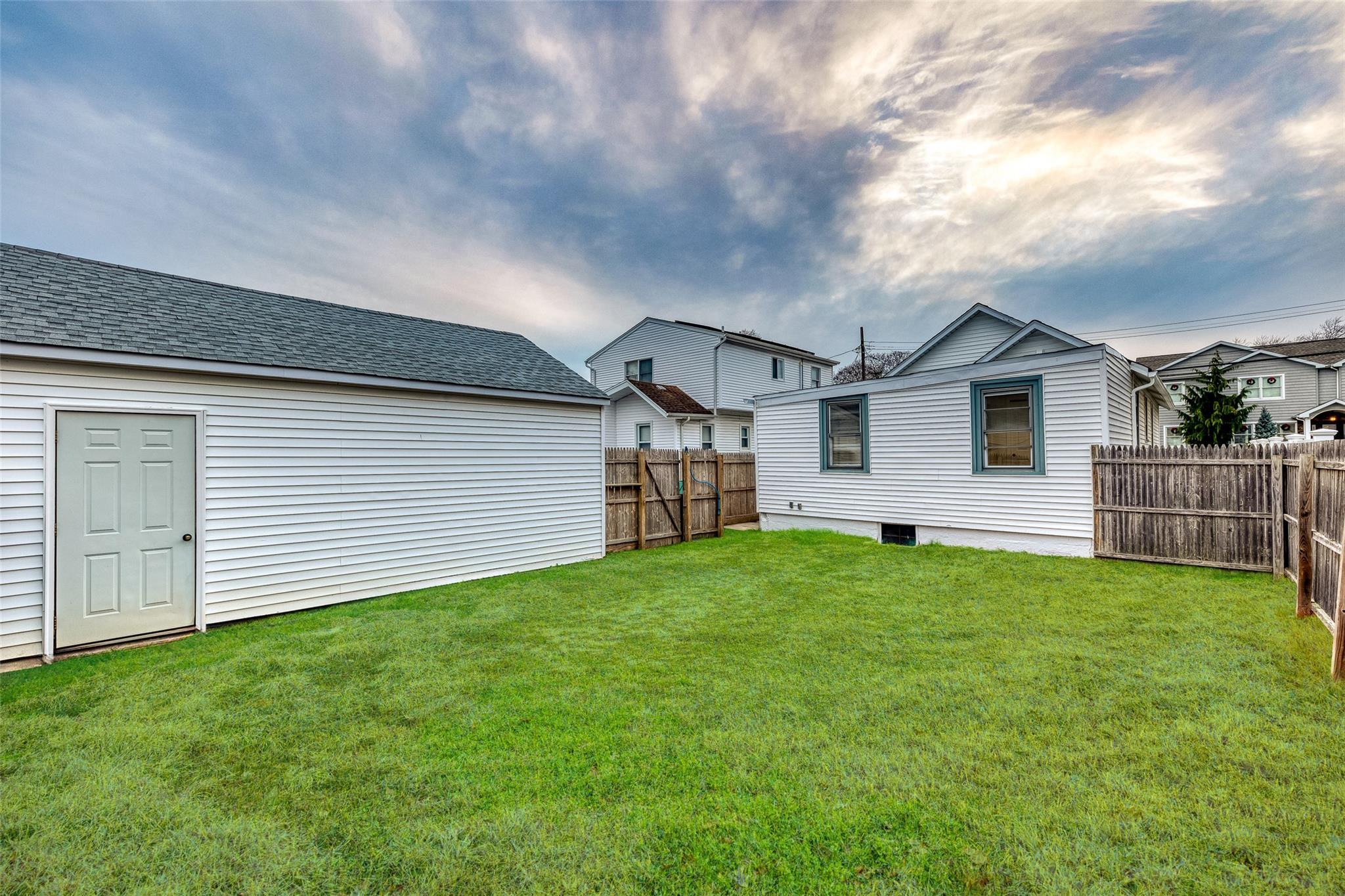 Single Family Jefferson  Nassau County, NY 11710, MLS-890422-29