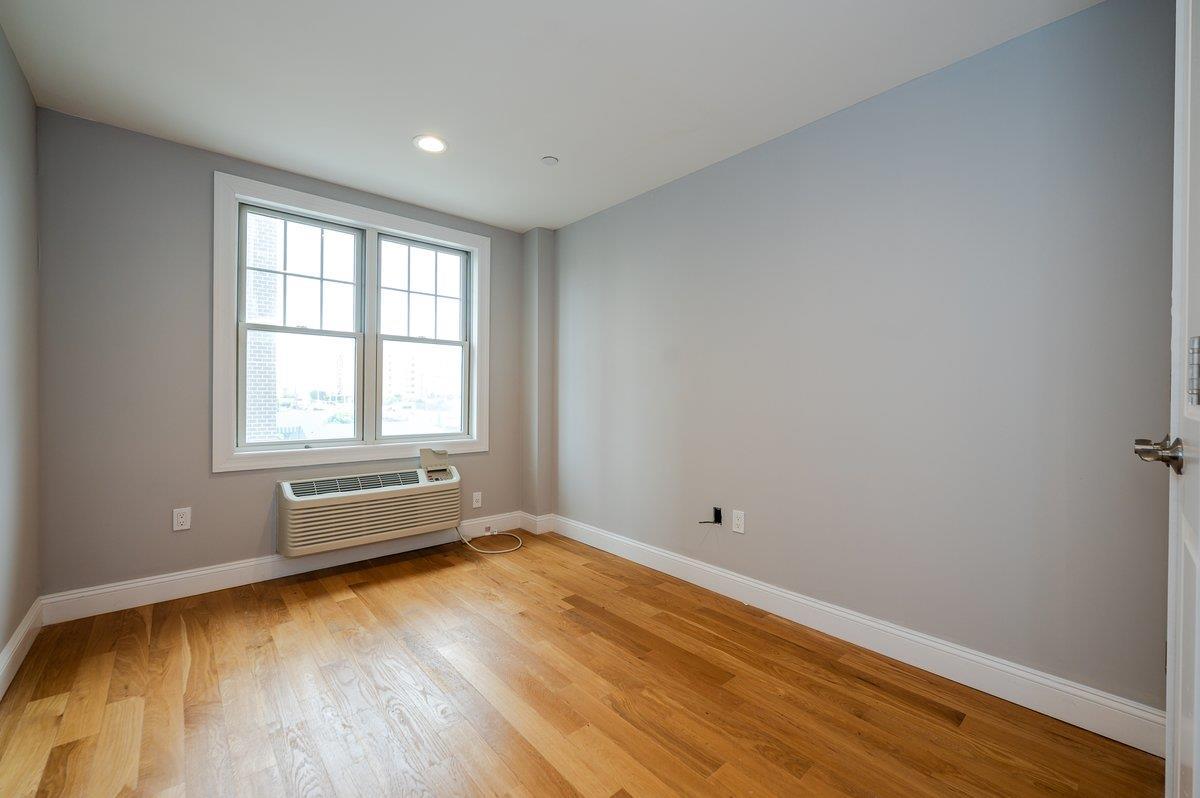 Condo Broadway  Nassau County, NY 11561, MLS-890428-12