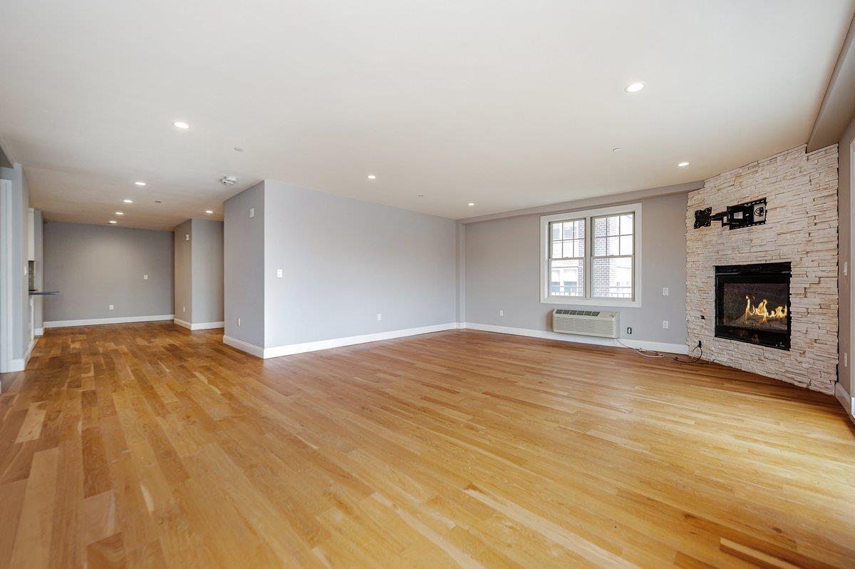 Condo Broadway  Nassau County, NY 11561, MLS-890428-5