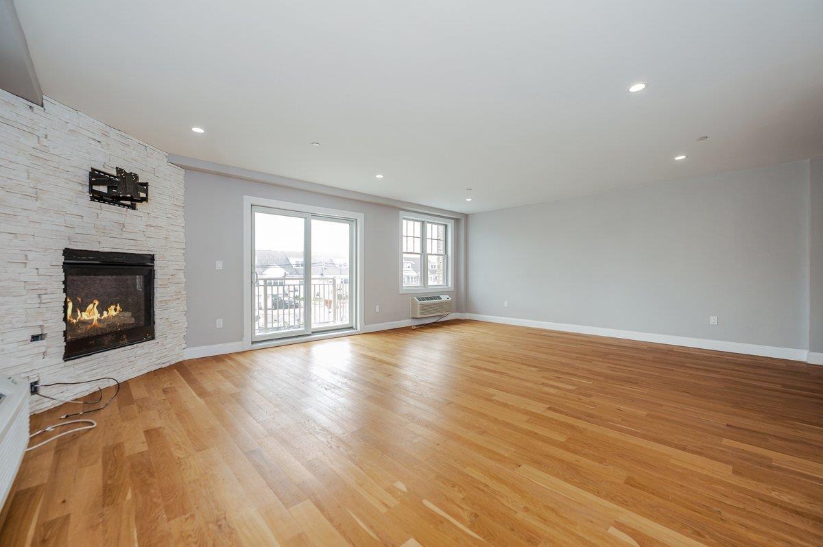 Condo Broadway  Nassau County, NY 11561, MLS-890428-6
