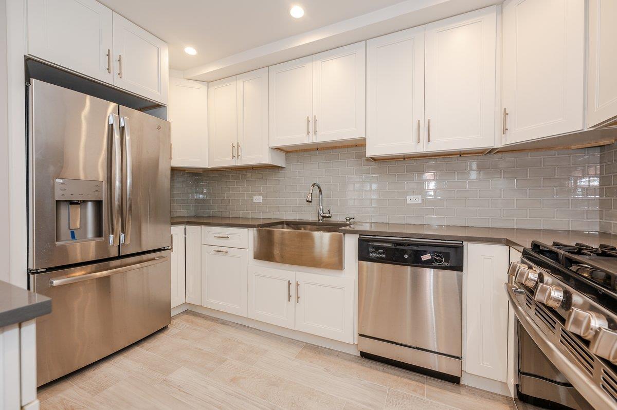 Condo Broadway  Nassau County, NY 11561, MLS-890428-8