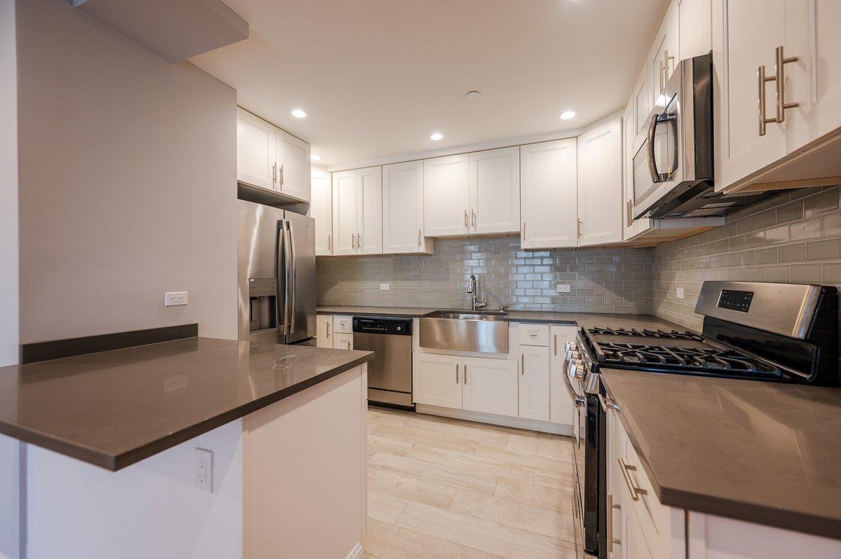 Condo Broadway  Nassau County, NY 11561, MLS-890455-10