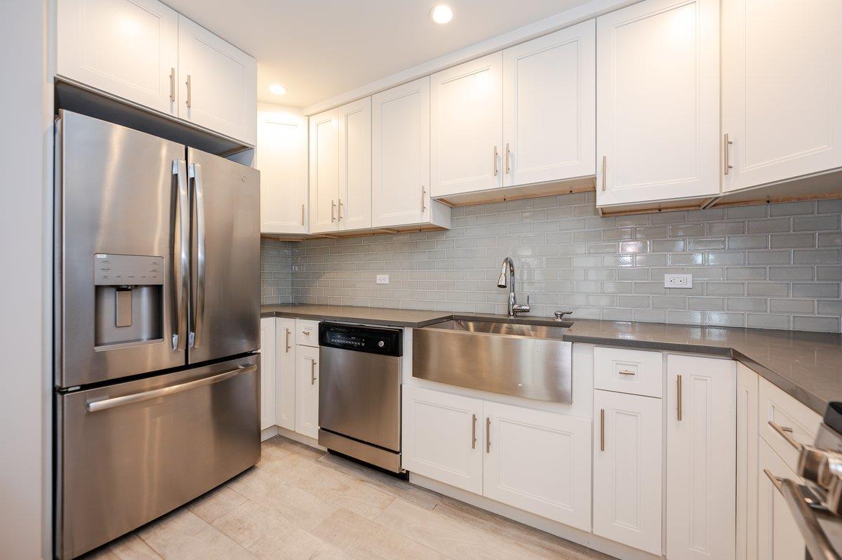 Condo Broadway  Nassau County, NY 11561, MLS-890455-11