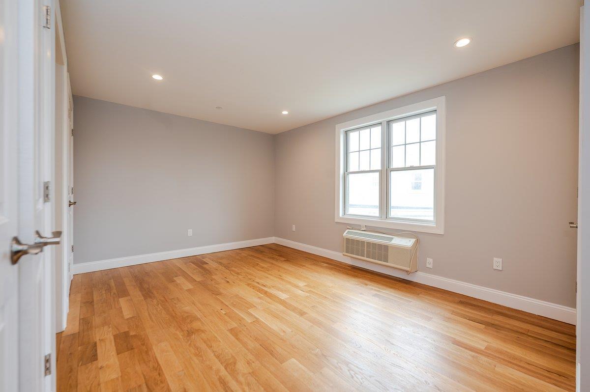 Condo Broadway  Nassau County, NY 11561, MLS-890455-14