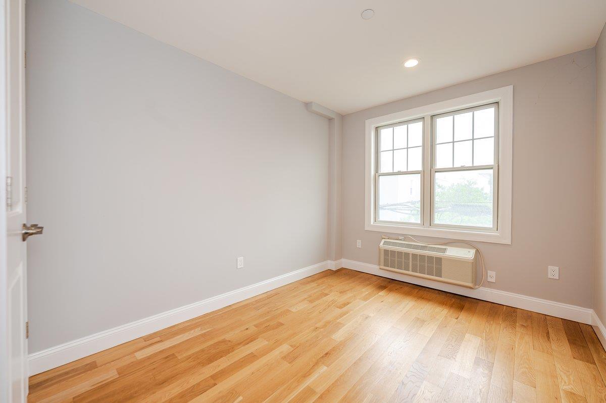 Condo Broadway  Nassau County, NY 11561, MLS-890455-20