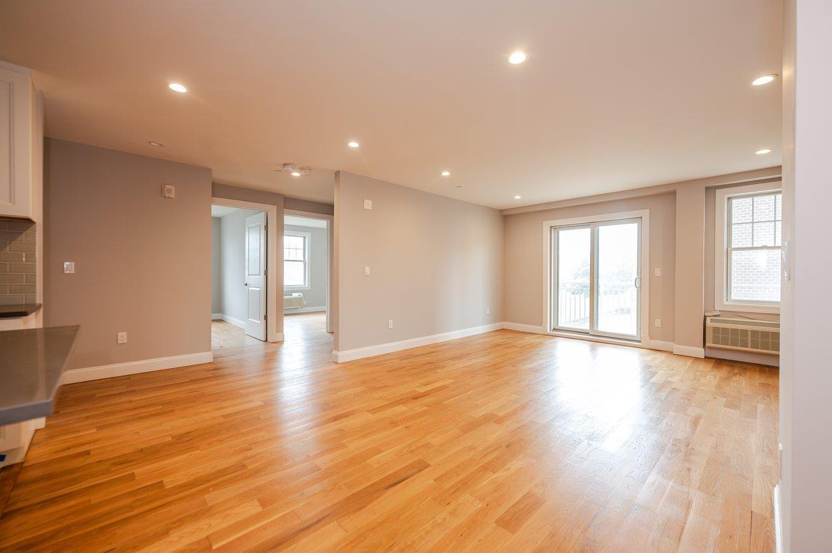 Condo Broadway  Nassau County, NY 11561, MLS-890455-9