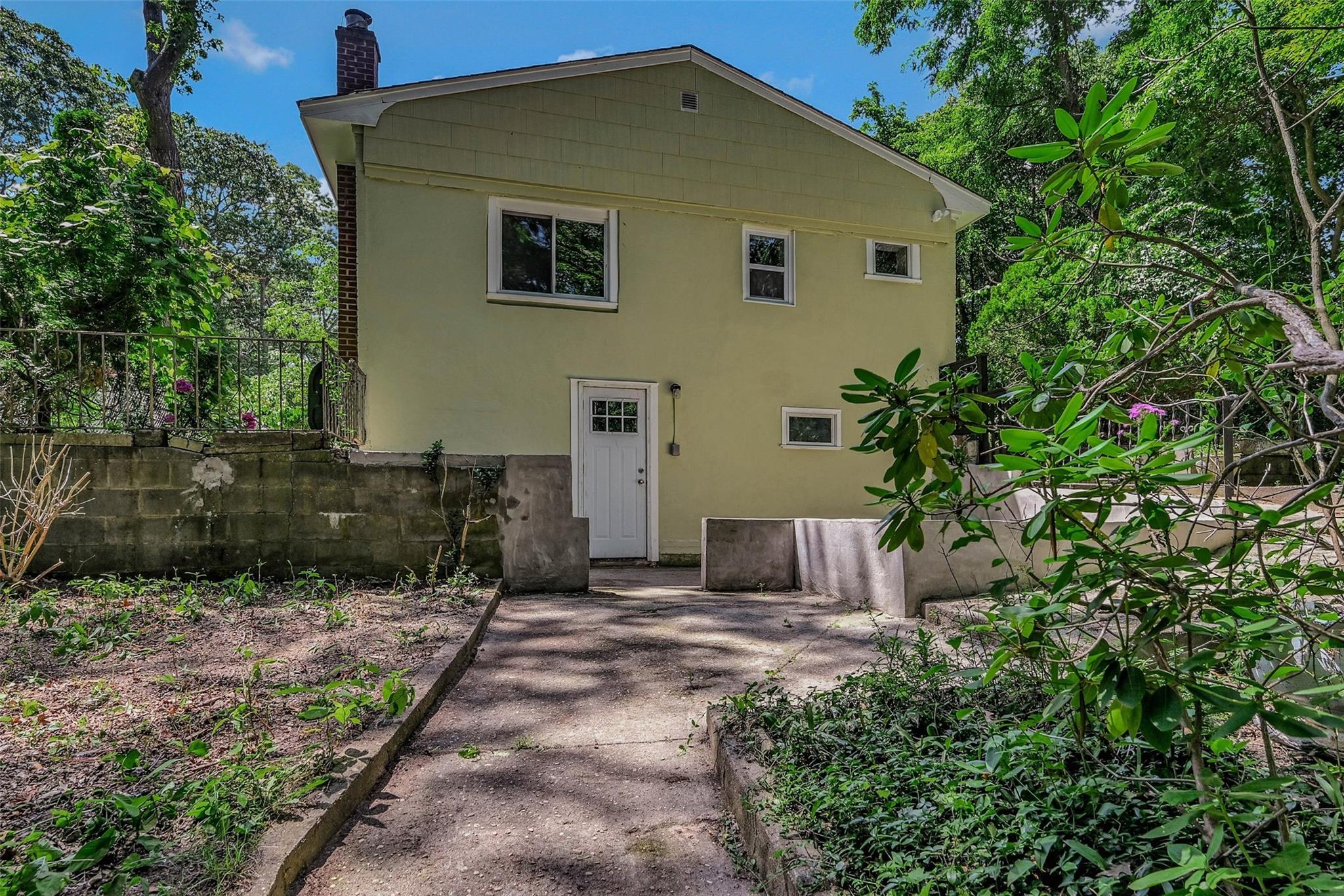 Single Family Maple  Suffolk County, NY 11901, MLS-890473-8