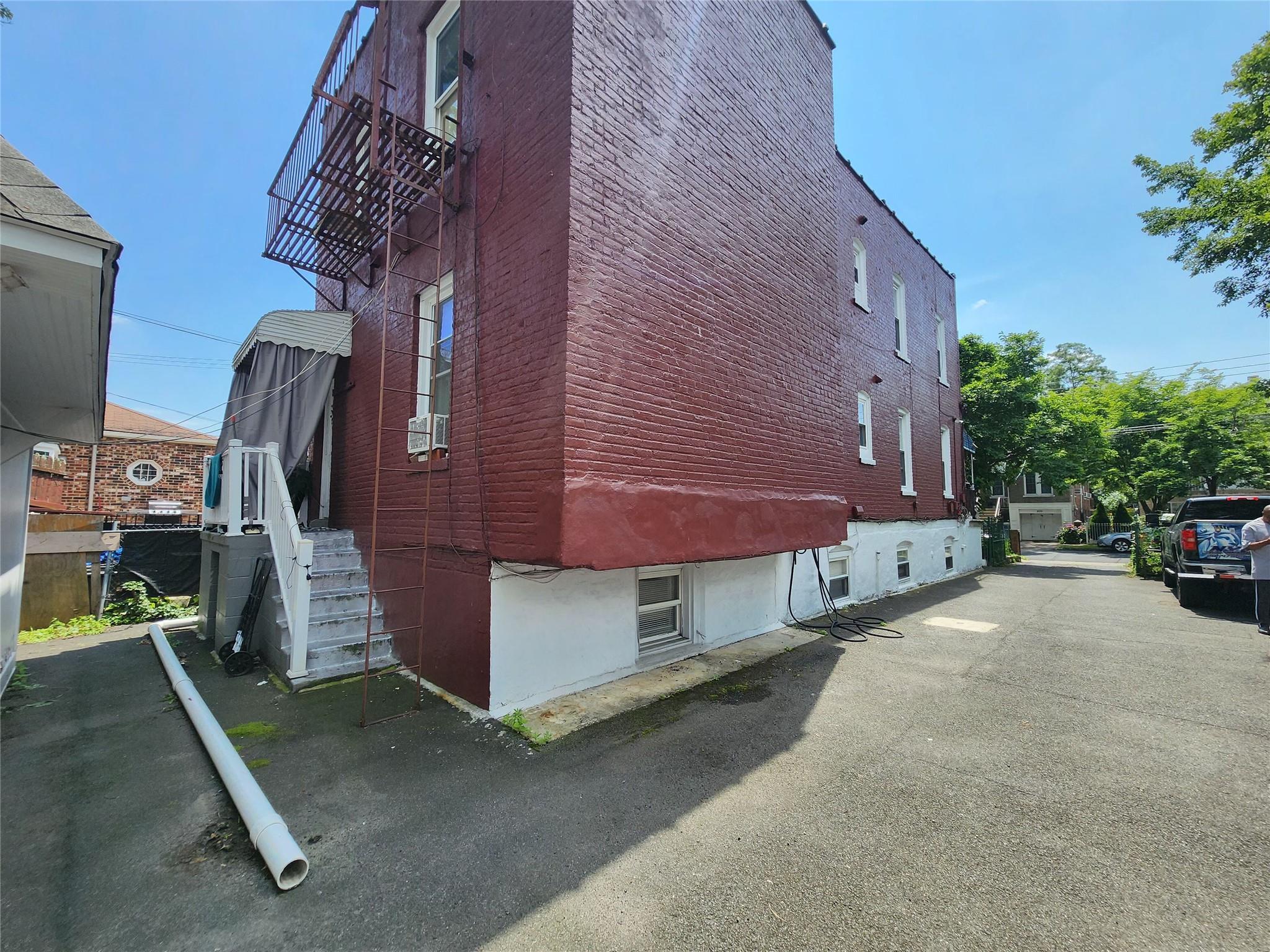 Single Family Revere  Bronx, NY 10465, MLS-890485-22