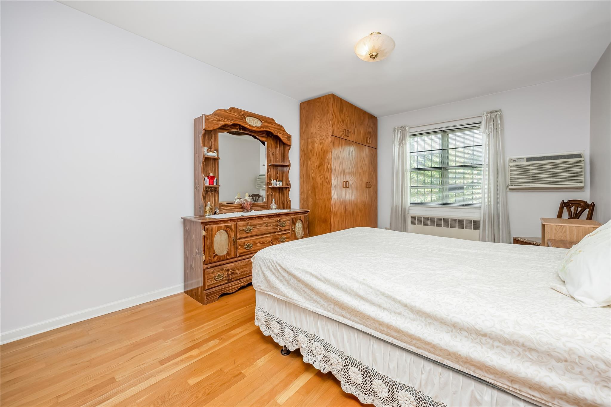 Single Family 69th  Queens, NY 11377, MLS-890523-12