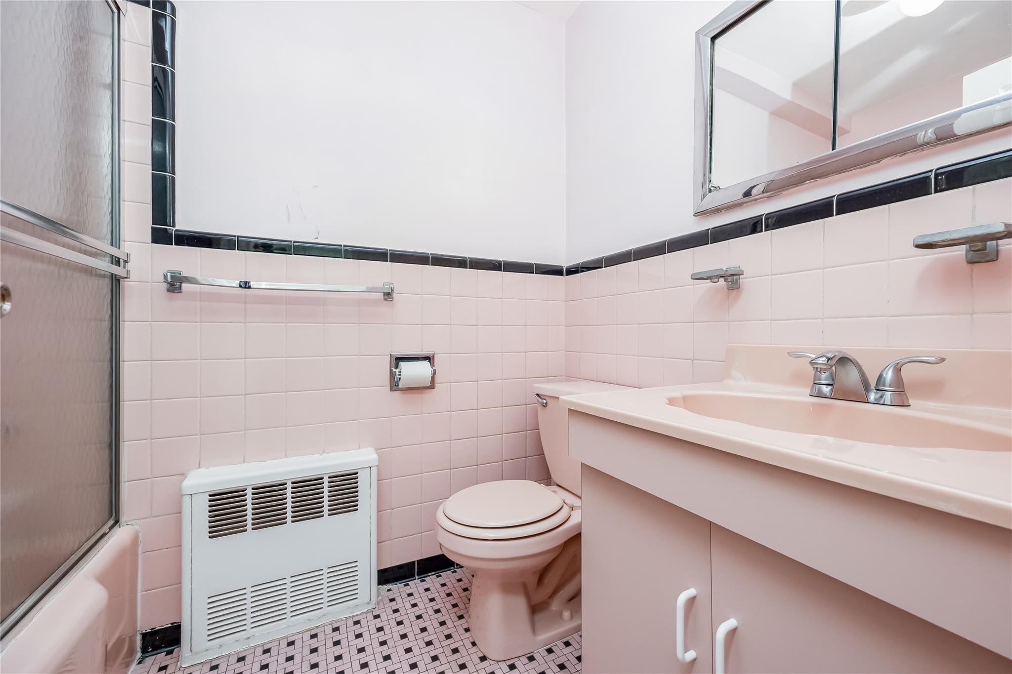 Single Family 69th  Queens, NY 11377, MLS-890523-20