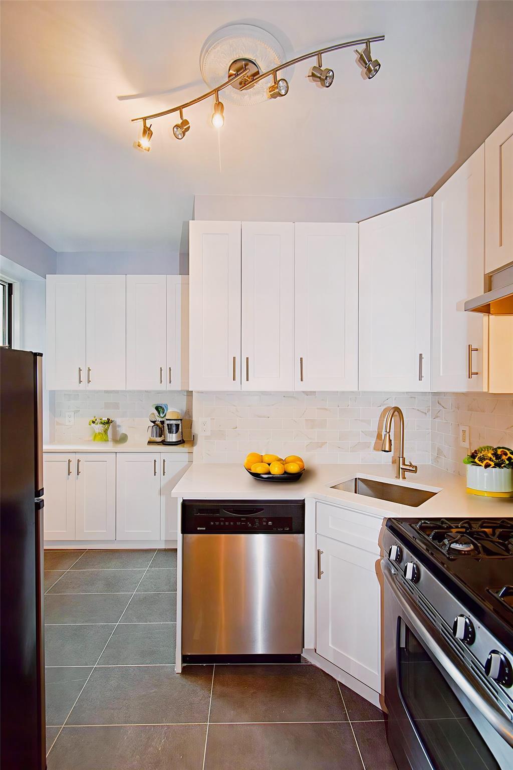 Coop Broad  Westchester County, NY 10552, MLS-890550-6