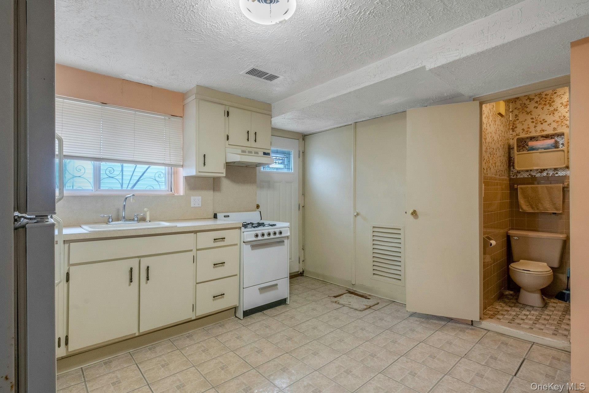 Single Family Stadium  Bronx, NY 10465, MLS-890561-13