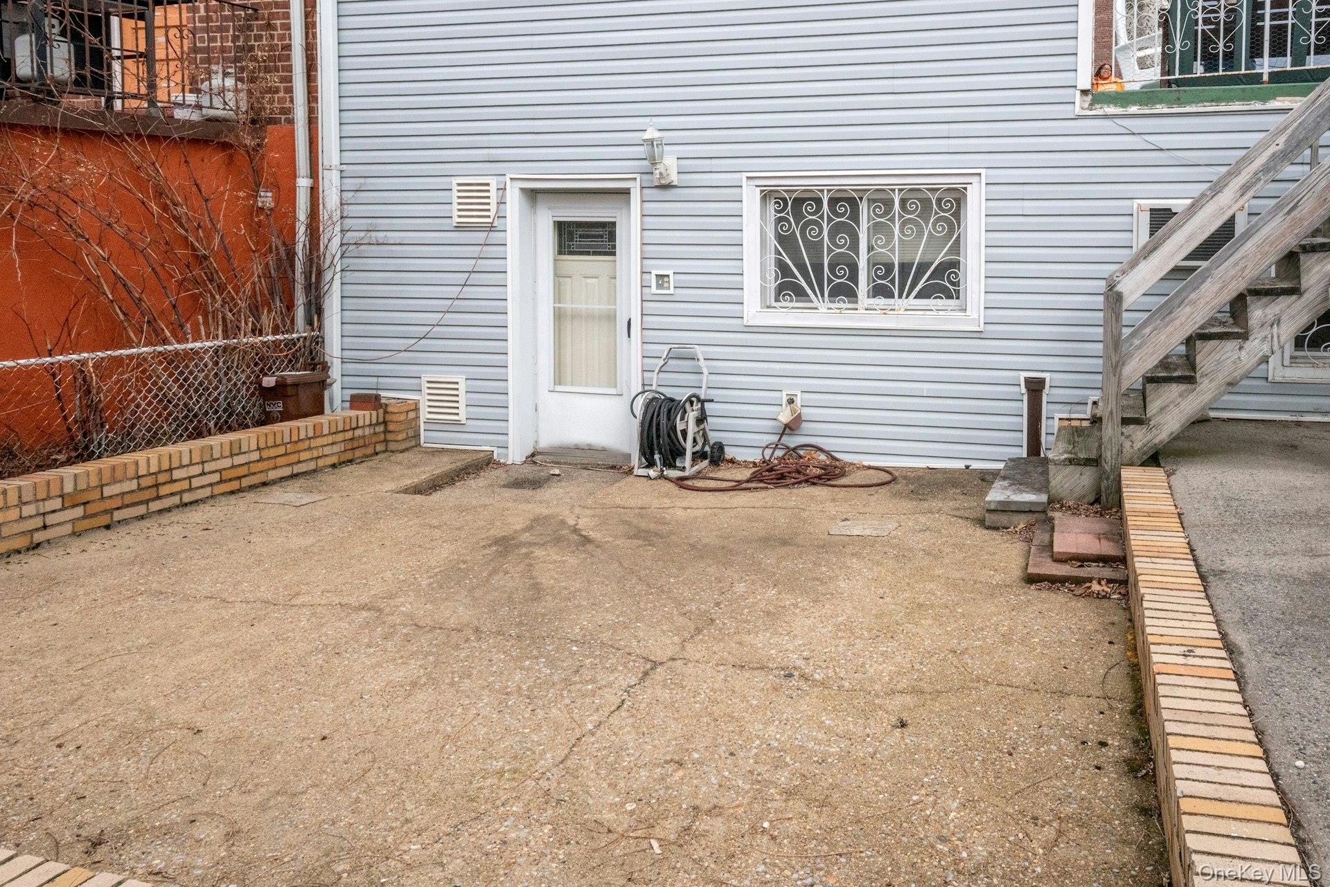 Single Family Stadium  Bronx, NY 10465, MLS-890561-29