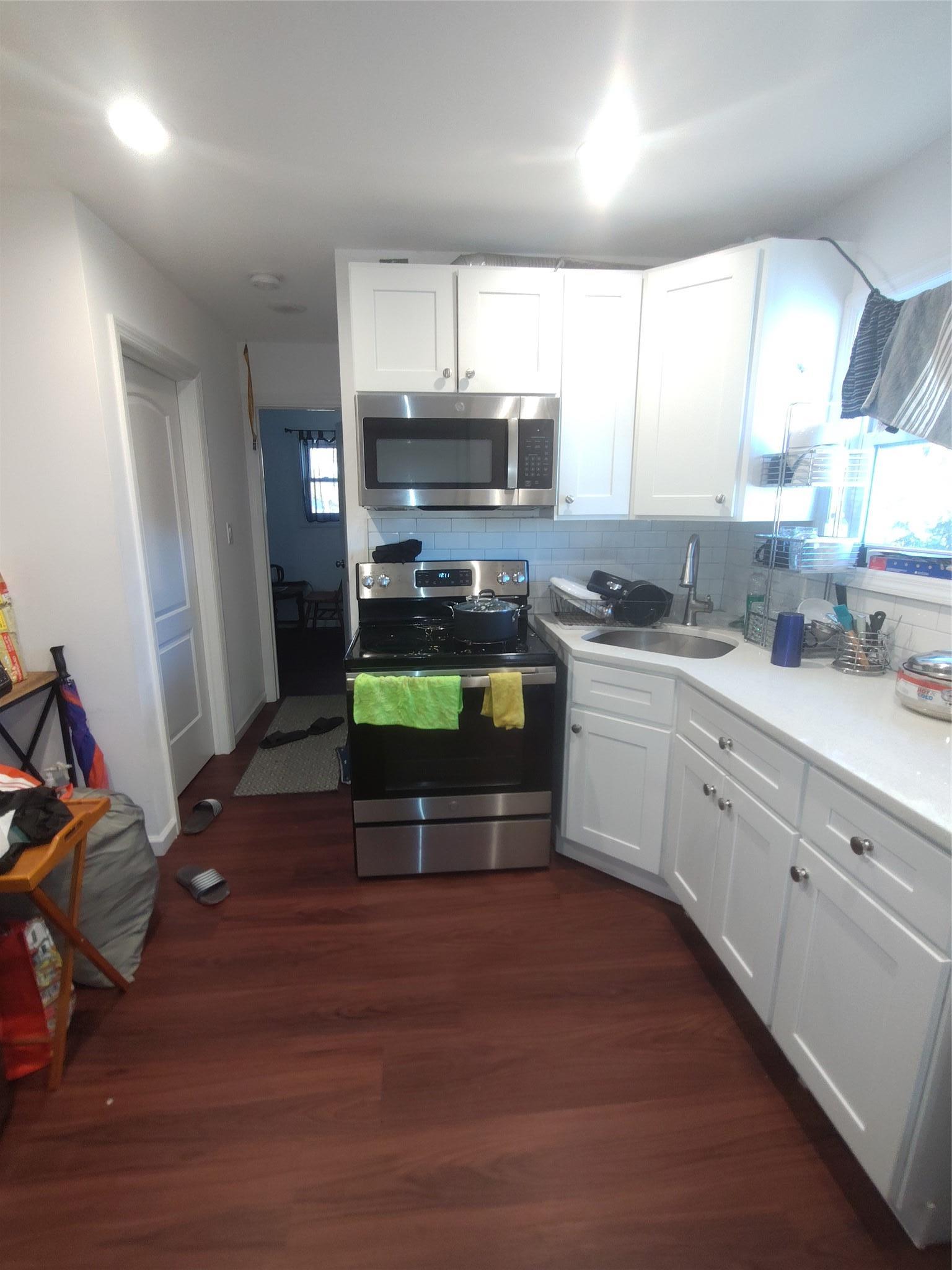 Single Family Great Neck  Suffolk County, NY 11726, MLS-890588-10