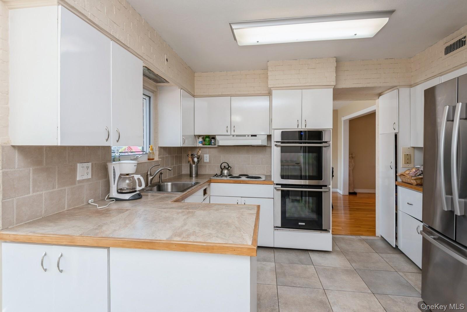 Single Family Redwood Nassau County, NY 11516, MLS-890631-10