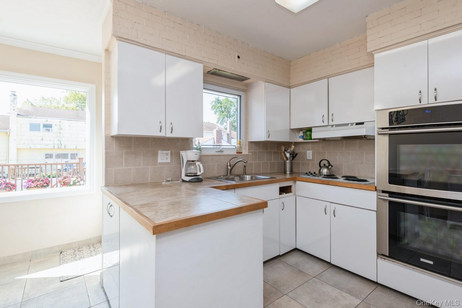 Single Family Redwood Nassau County, NY 11516, MLS-890631-12