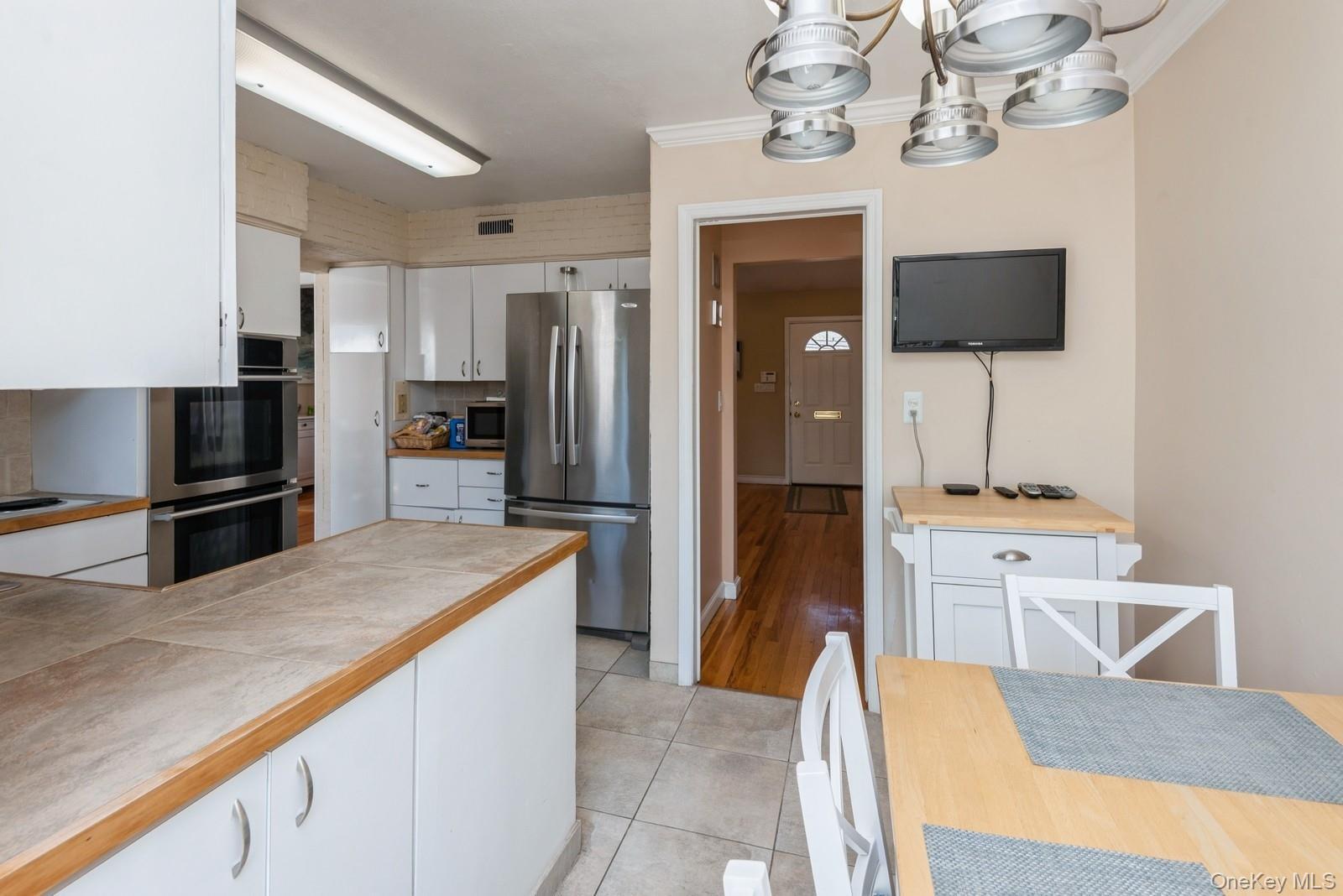 Single Family Redwood Nassau County, NY 11516, MLS-890631-14