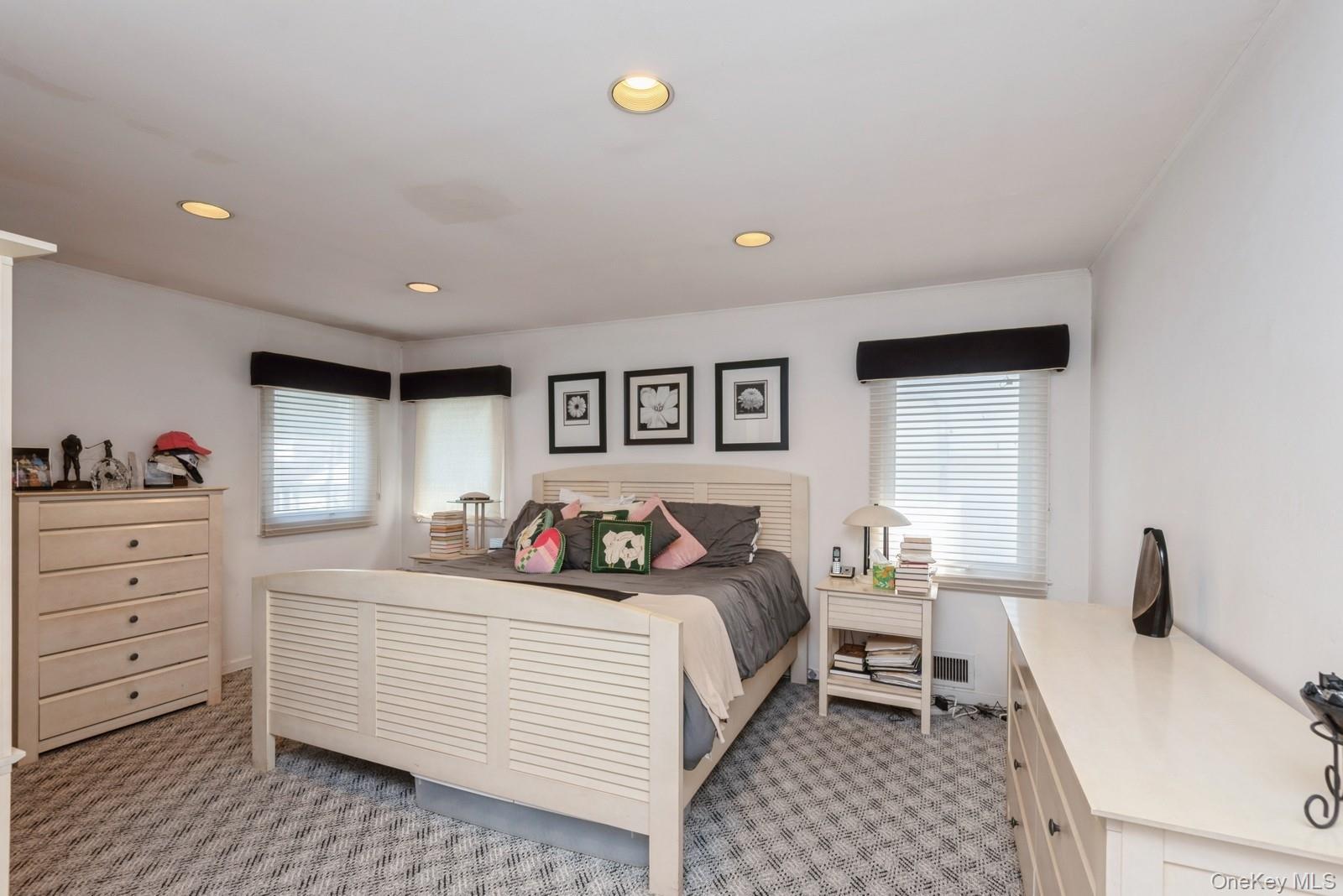 Single Family Redwood Nassau County, NY 11516, MLS-890631-15