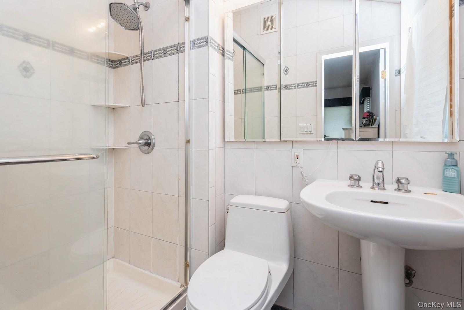 Single Family Redwood Nassau County, NY 11516, MLS-890631-16