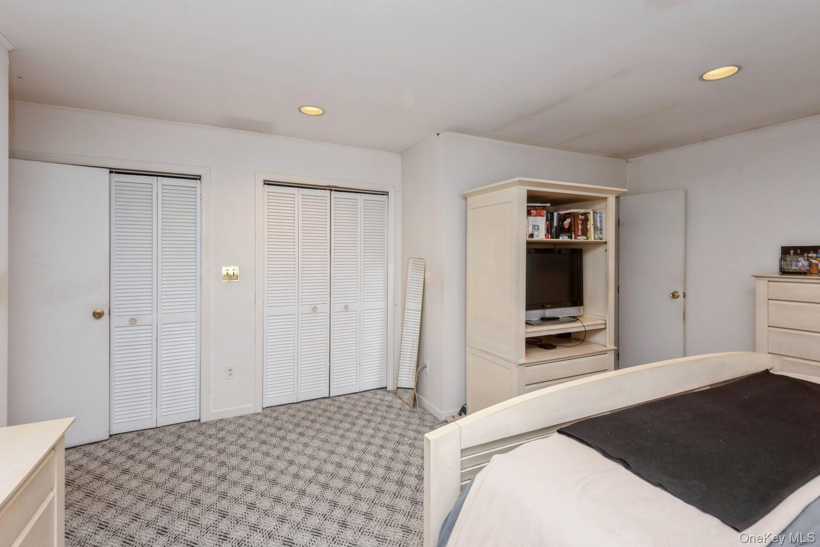 Single Family Redwood Nassau County, NY 11516, MLS-890631-17