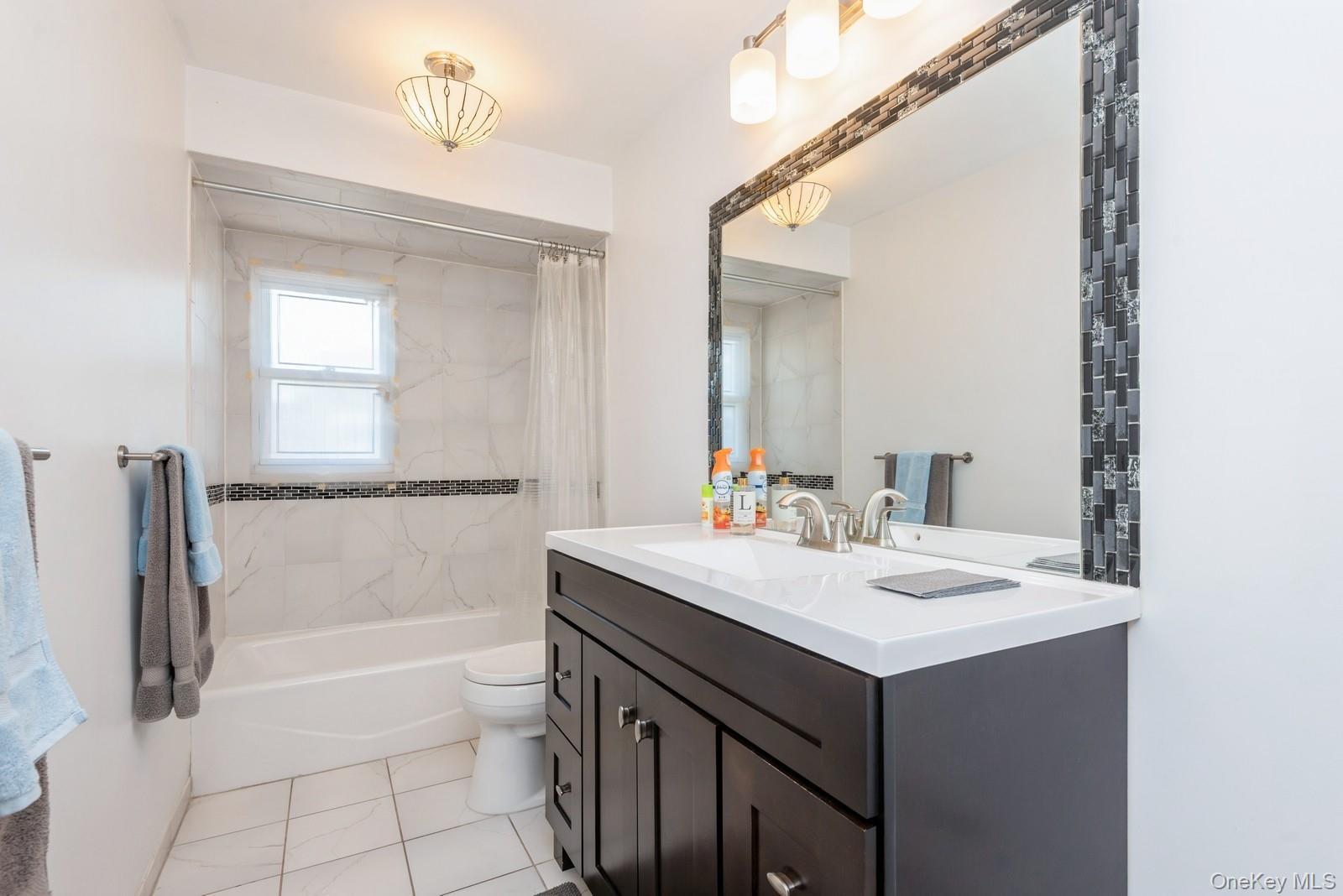 Single Family Redwood Nassau County, NY 11516, MLS-890631-18