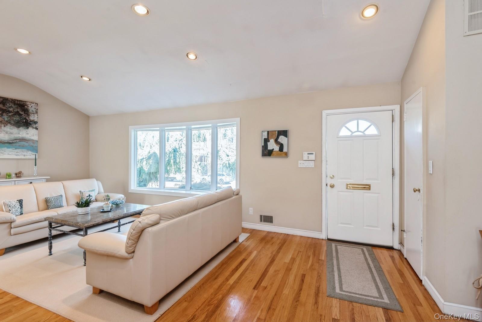 Single Family Redwood Nassau County, NY 11516, MLS-890631-2