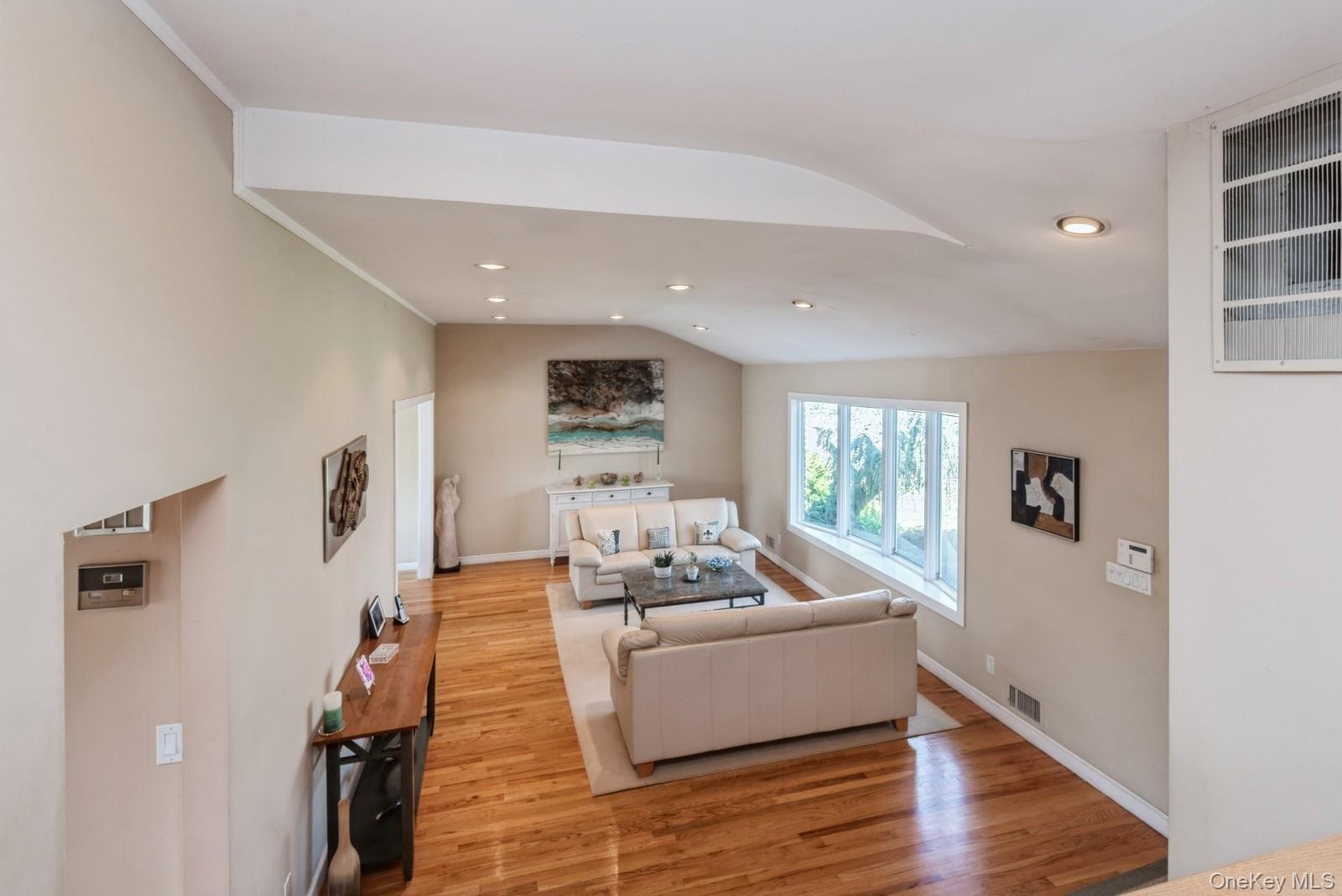 Single Family Redwood Nassau County, NY 11516, MLS-890631-24