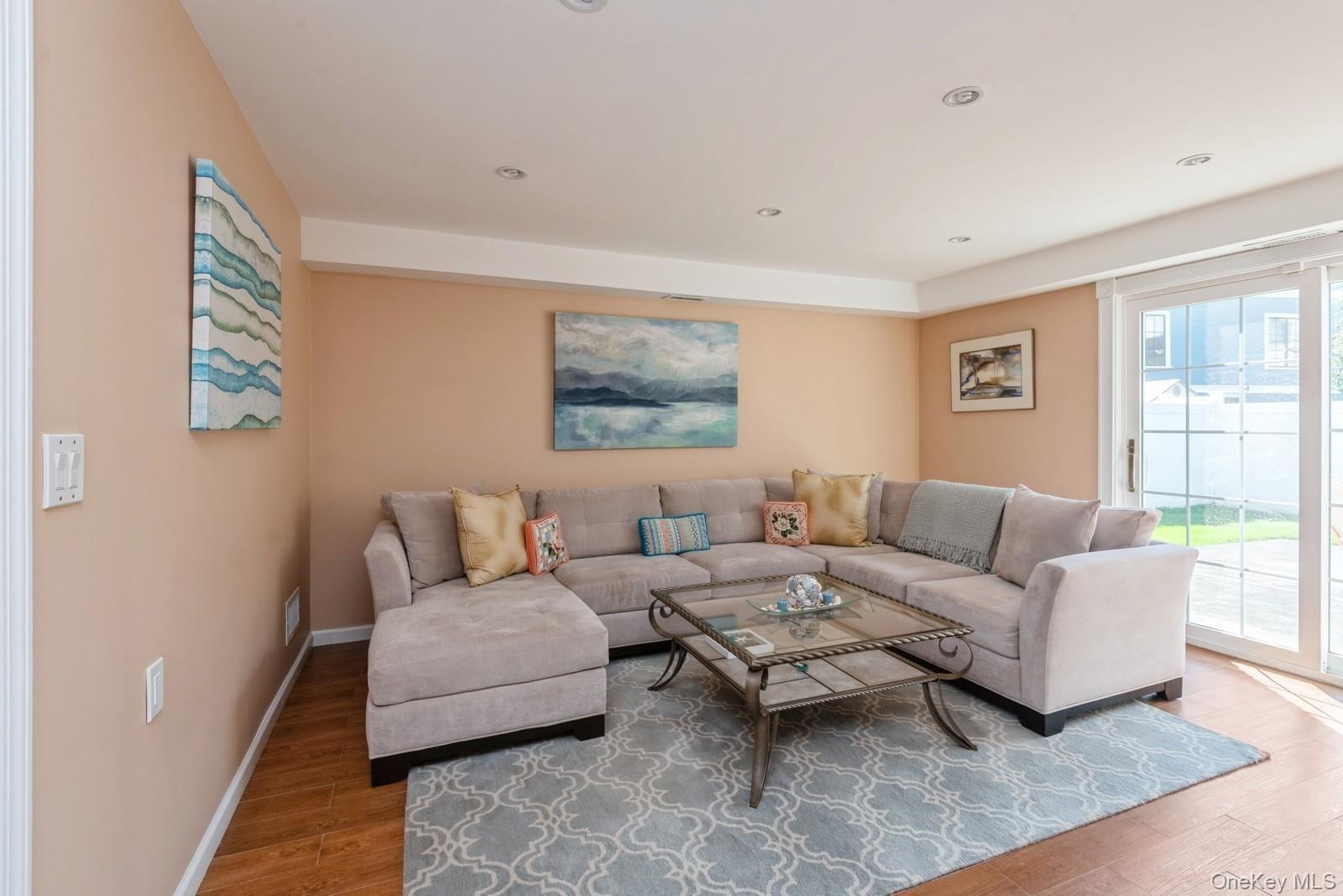 Single Family Redwood Nassau County, NY 11516, MLS-890631-27