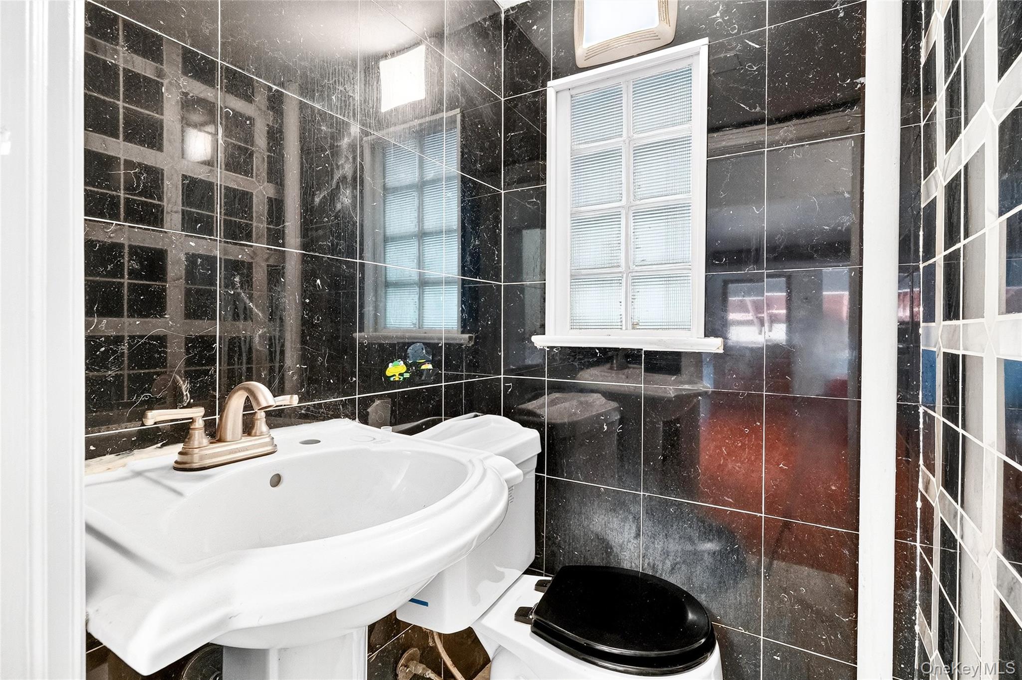 Single Family Independence Bronx, NY 10471, MLS-890641-12