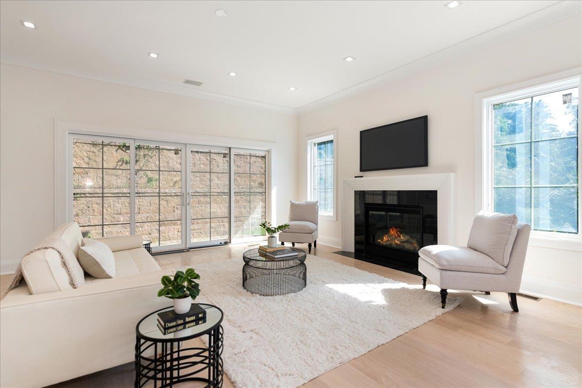 Single Family Woodland Nassau County, NY 11021, MLS-890672-12