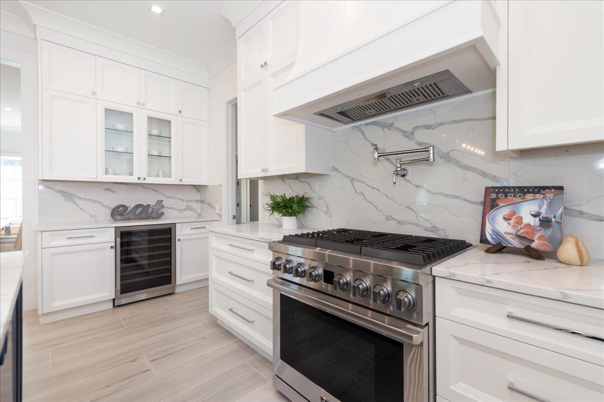 Single Family Woodland Nassau County, NY 11021, MLS-890672-16