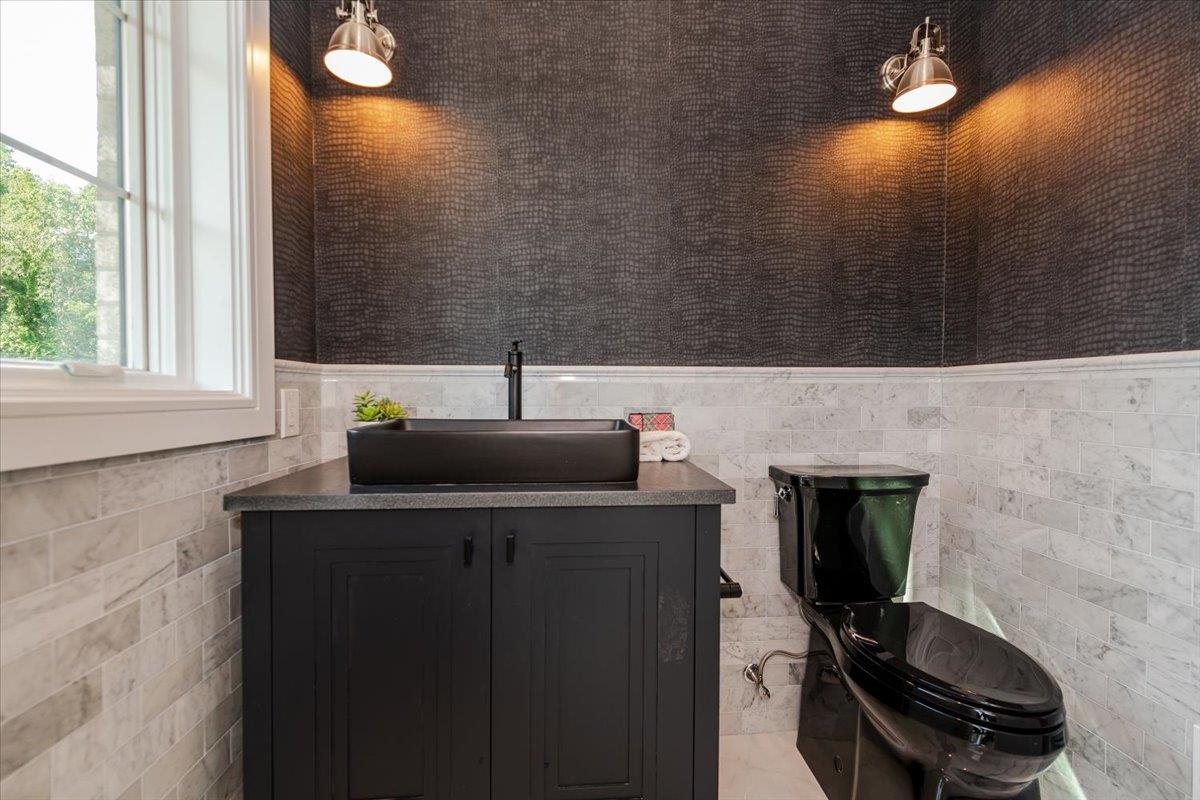 Single Family Woodland Nassau County, NY 11021, MLS-890672-21