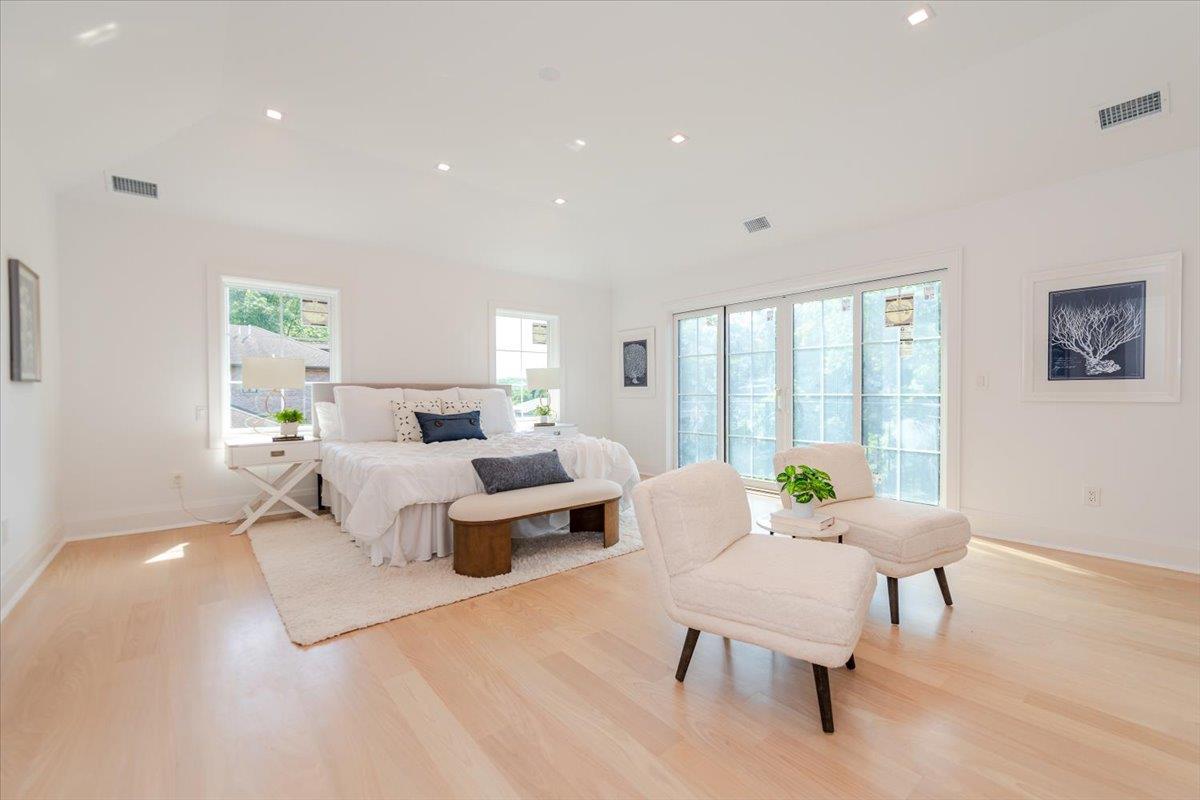 Single Family Woodland Nassau County, NY 11021, MLS-890672-23