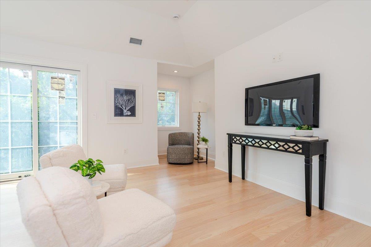 Single Family Woodland Nassau County, NY 11021, MLS-890672-24