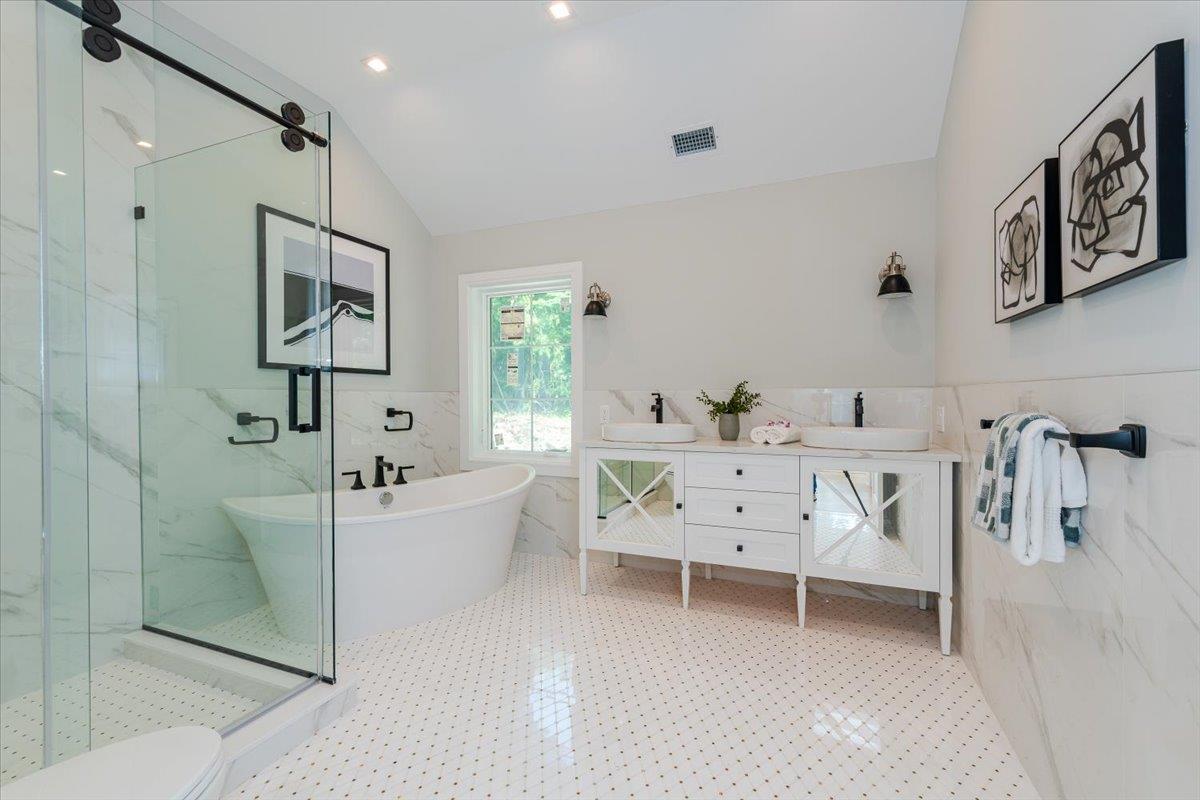 Single Family Woodland Nassau County, NY 11021, MLS-890672-25